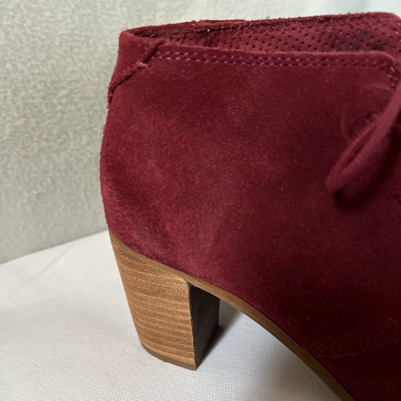 TOMS Size 7 Burgundy Suede Lace Up Booties - Picture 3 of 16